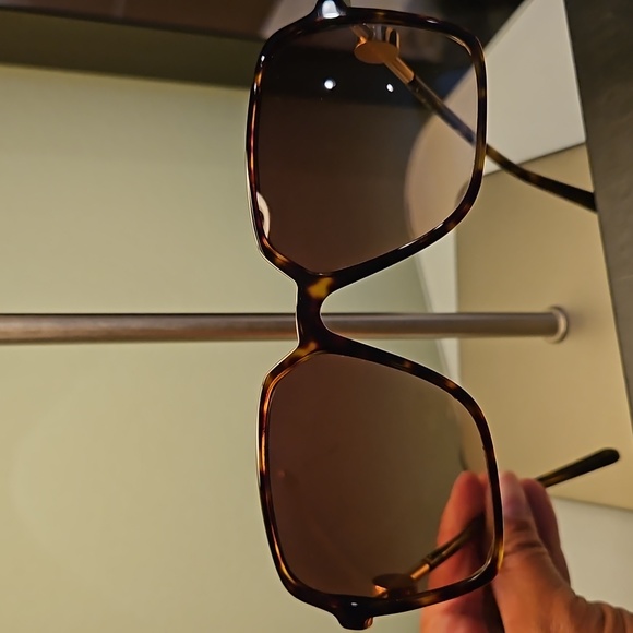 Versace Tortoise Shell sunglasses - Picture 4 of 7